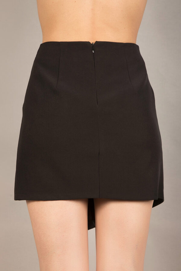 Short crepe skirt with leather