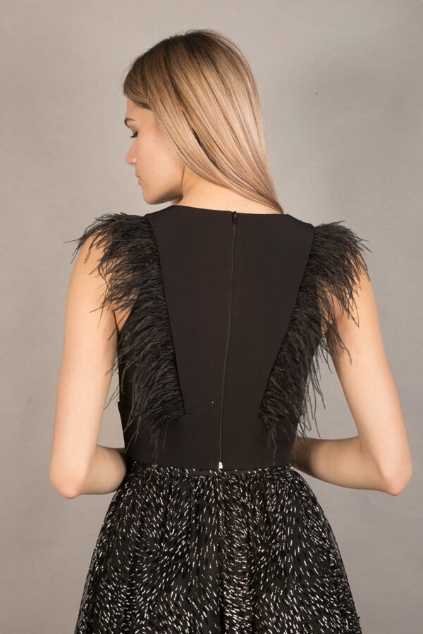 Top crepe with feathers on the shoulders